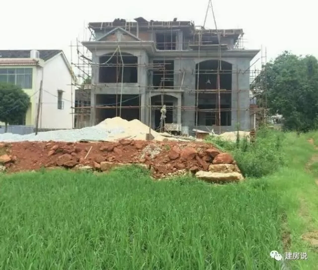 百萬(wàn)自建三層農(nóng)村別墅設(shè)計(jì)方案，建成后是村里最好的！