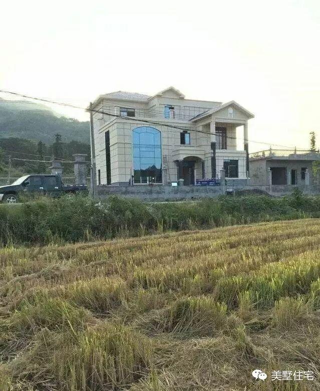 回老家買地自建別墅，被別人罵人少錢多，建完后都不吭聲了