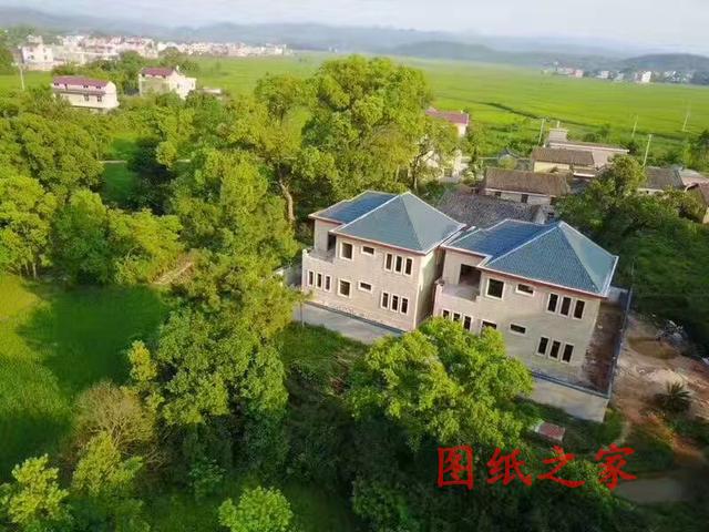 農(nóng)村兄弟自建雙拼別墅實(shí)景圖，全村都拍手叫好