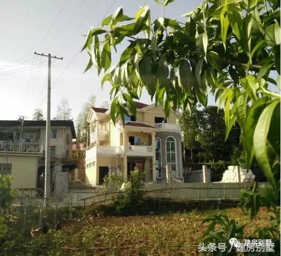 實(shí)拍農(nóng)村三層經(jīng)典別墅實(shí)景圖，美極了