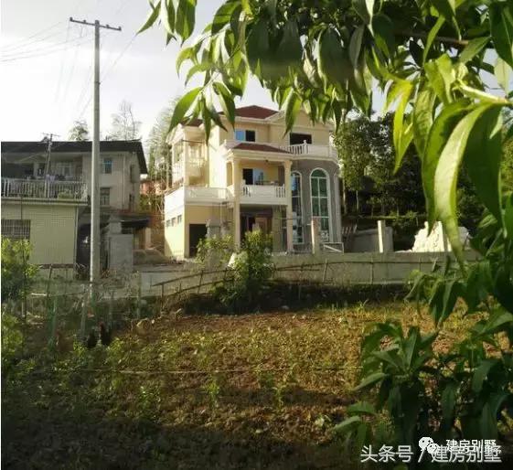 實(shí)拍農(nóng)村三層經(jīng)典別墅實(shí)景圖，美極了
