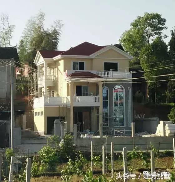 實(shí)拍農(nóng)村三層經(jīng)典別墅實(shí)景圖，美極了