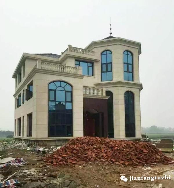 14x14米三層獨(dú)棟農(nóng)村歐式別墅設(shè)計(jì)方案，附建好的照片