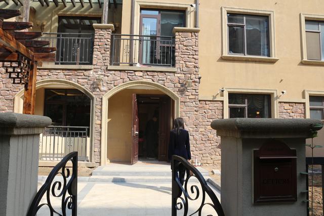 美式別墅豪宅裝修設(shè)計(jì)方案圖片，還帶小院子