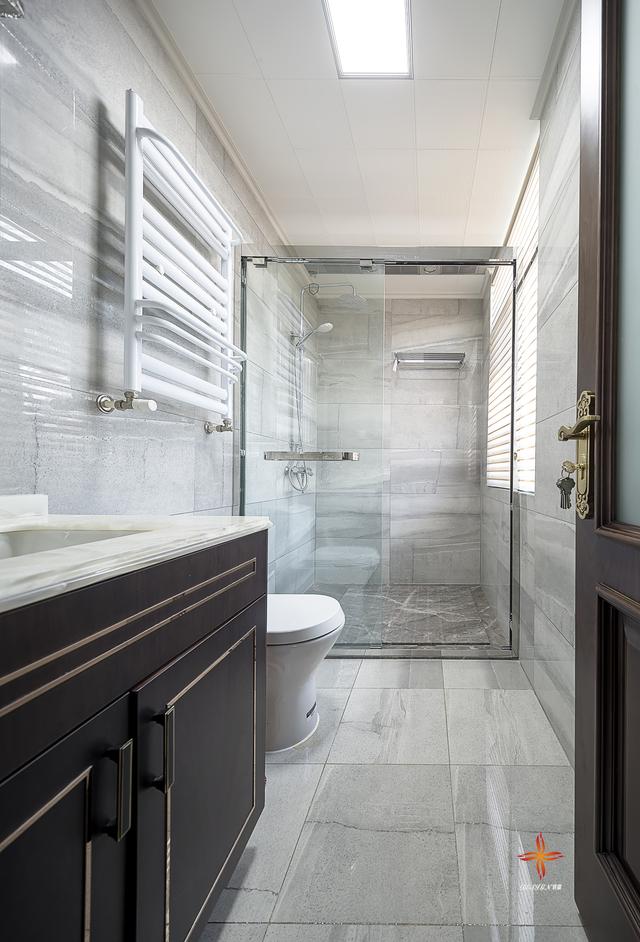 中式與現(xiàn)代結(jié)構(gòu)三層復(fù)式別墅裝修案例實(shí)拍，漂亮