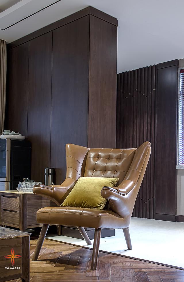 中式與現(xiàn)代結(jié)構(gòu)三層復(fù)式別墅裝修案例實(shí)拍，漂亮