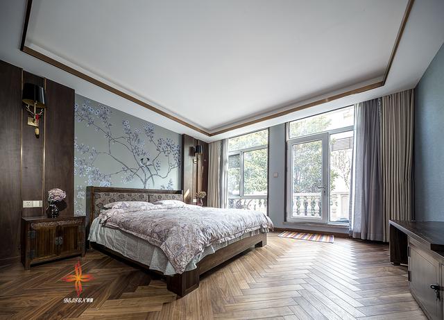 中式與現(xiàn)代結(jié)構(gòu)三層復(fù)式別墅裝修案例實(shí)拍，漂亮