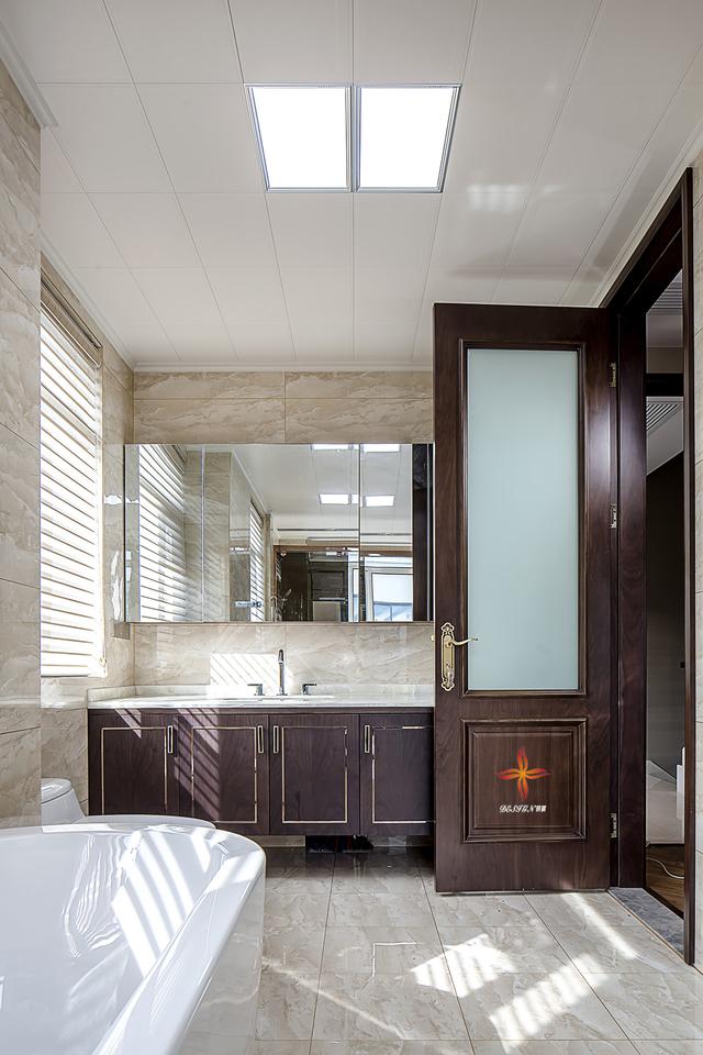 中式與現(xiàn)代結(jié)構(gòu)三層復(fù)式別墅裝修案例實(shí)拍，漂亮