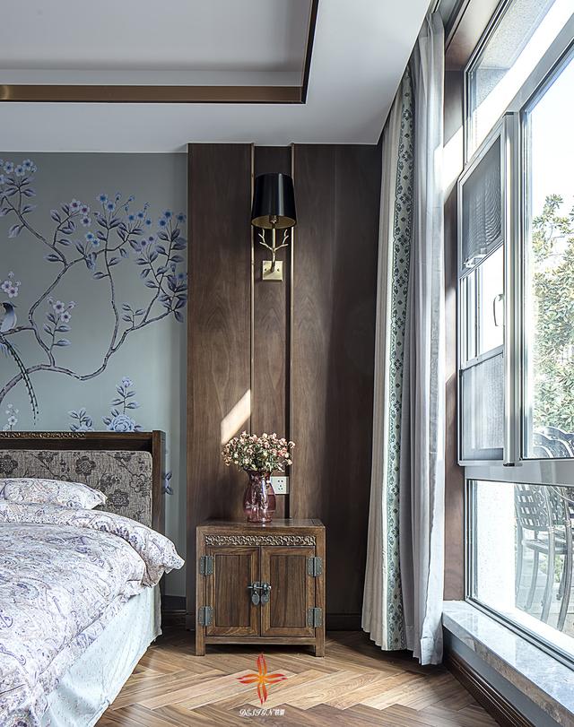 中式與現(xiàn)代結(jié)構(gòu)三層復(fù)式別墅裝修案例實(shí)拍，漂亮