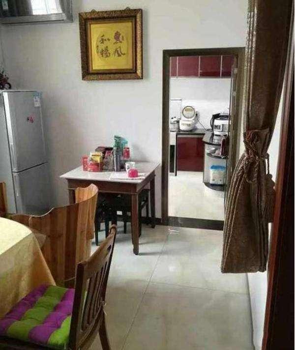 農(nóng)村自建造型好看的三層別墅，堪比百萬豪宅，裝修就是不咋地