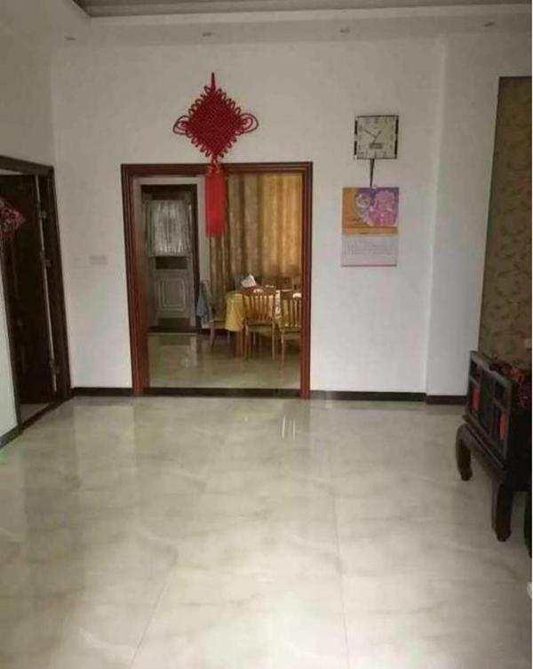 農(nóng)村自建造型好看的三層別墅，堪比百萬豪宅，裝修就是不咋地