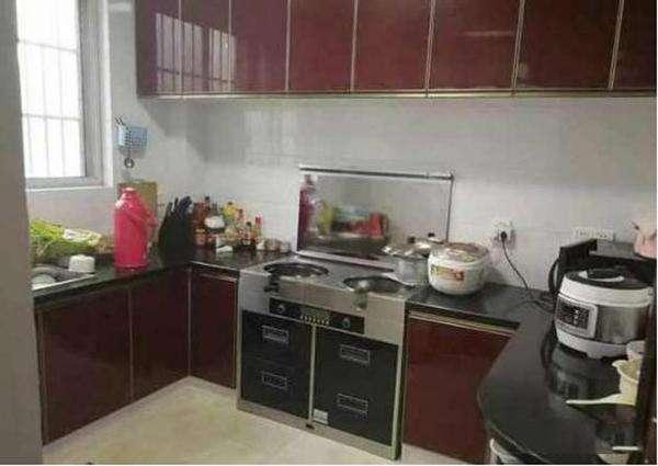 農(nóng)村自建造型好看的三層別墅，堪比百萬豪宅，裝修就是不咋地