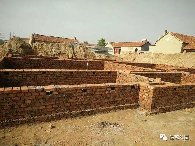 農(nóng)村自建輕鋼別墅，造價1000每平，磚混真的要被取代嗎？