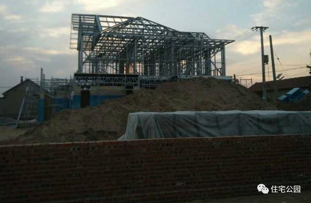 農(nóng)村自建輕鋼別墅，造價1000每平，磚混真的要被取代嗎？