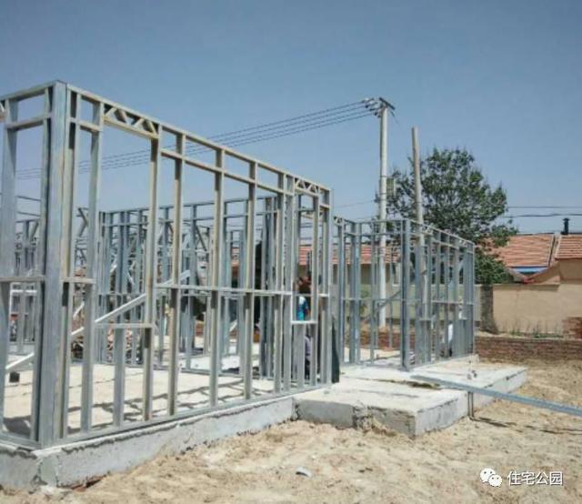 農(nóng)村自建輕鋼別墅，造價1000每平，磚混真的要被取代嗎？
