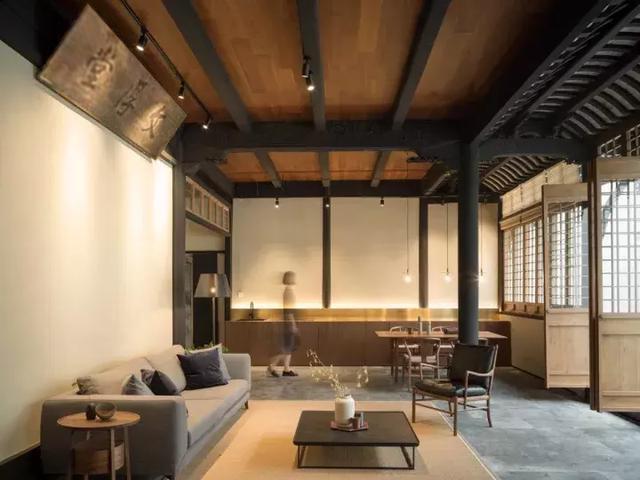 中式帶庭院別墅實(shí)拍，白墻黛瓦，古香古色