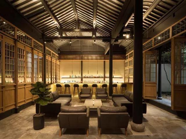 中式帶庭院別墅實(shí)拍，白墻黛瓦，古香古色