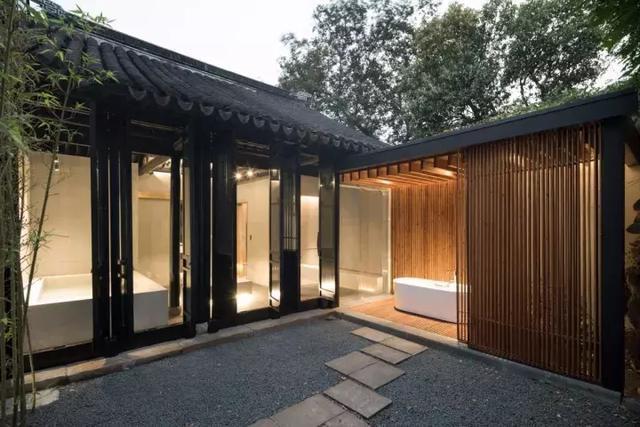 中式帶庭院別墅實(shí)拍，白墻黛瓦，古香古色