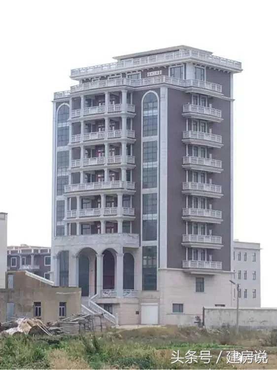 十棟已完工的別墅實景圖片，豪華氣派