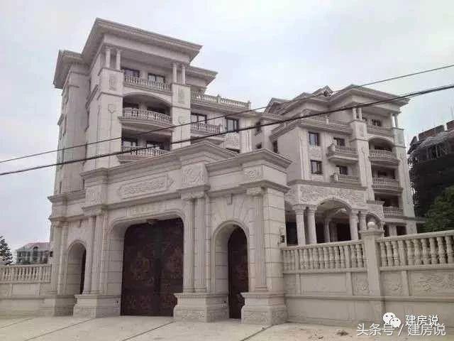 十棟已完工的別墅實景圖片，豪華氣派