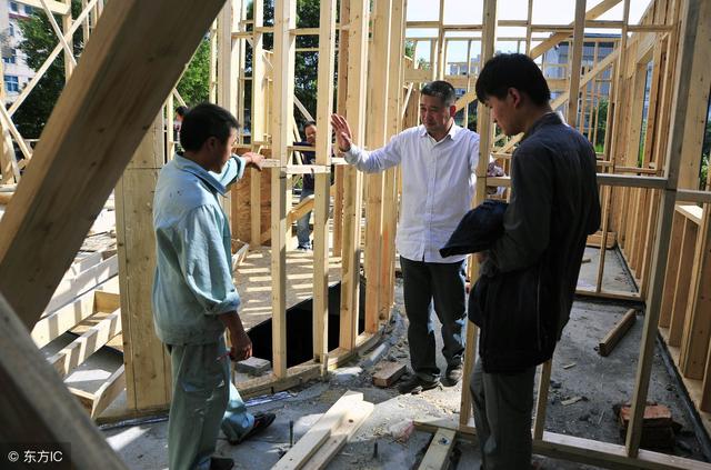 農(nóng)村自建別墅基礎(chǔ)該選擇獨(dú)立基礎(chǔ)，還是選條形基礎(chǔ)？