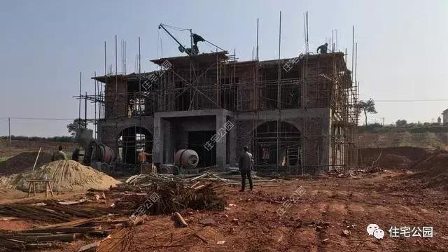 農(nóng)村自建房子最新費(fèi)用，大概多少錢(qián)一個(gè)平方呢