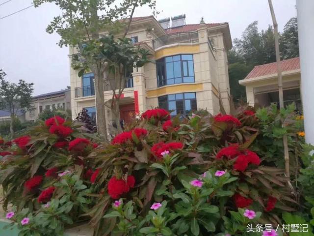 2棟高端三層豪宅設計圖，附方案和建成實景圖