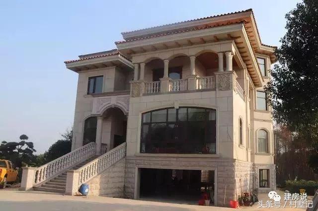別墅實(shí)景照片圖和效果圖對(duì)比，看完肯定得給施工隊(duì)點(diǎn)贊