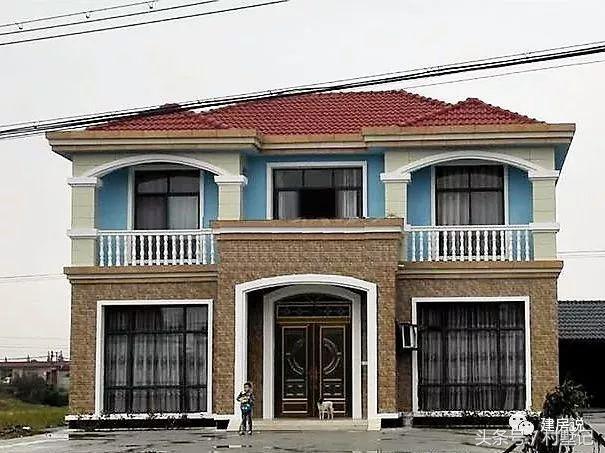 別墅實(shí)景照片圖和效果圖對(duì)比，看完肯定得給施工隊(duì)點(diǎn)贊