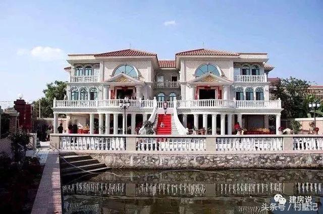 別墅實(shí)景照片圖和效果圖對(duì)比，看完肯定得給施工隊(duì)點(diǎn)贊