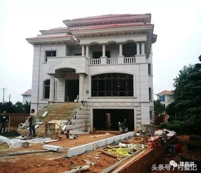 別墅實(shí)景照片圖和效果圖對(duì)比，看完肯定得給施工隊(duì)點(diǎn)贊