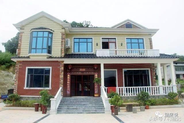 別墅實(shí)景照片圖和效果圖對(duì)比，看完肯定得給施工隊(duì)點(diǎn)贊