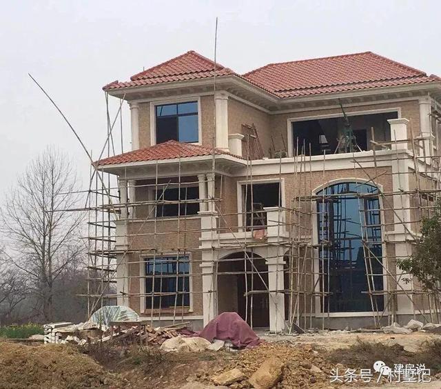 別墅實(shí)景照片圖和效果圖對(duì)比，看完肯定得給施工隊(duì)點(diǎn)贊