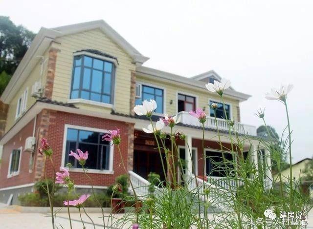 別墅實(shí)景照片圖和效果圖對(duì)比，看完肯定得給施工隊(duì)點(diǎn)贊