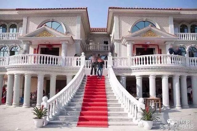 別墅實(shí)景照片圖和效果圖對(duì)比，看完肯定得給施工隊(duì)點(diǎn)贊