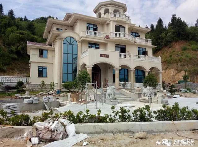 別墅實(shí)景照片圖和效果圖對(duì)比，看完肯定得給施工隊(duì)點(diǎn)贊