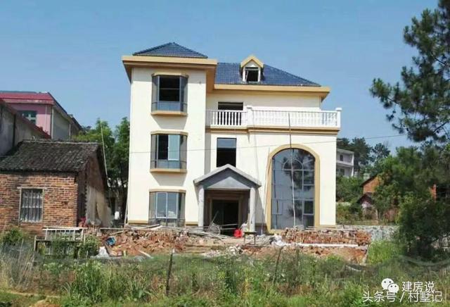別墅實(shí)景照片圖和效果圖對(duì)比，看完肯定得給施工隊(duì)點(diǎn)贊