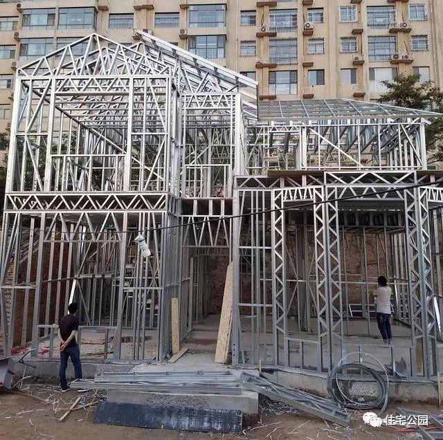 農(nóng)村自建房輕鋼別墅施工過(guò)程實(shí)拍，輕鋼別墅施工沒(méi)想象的難