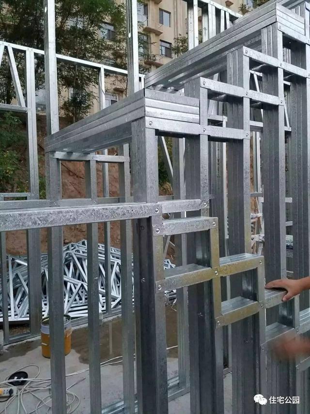 農(nóng)村自建房輕鋼別墅施工過(guò)程實(shí)拍，輕鋼別墅施工沒(méi)想象的難