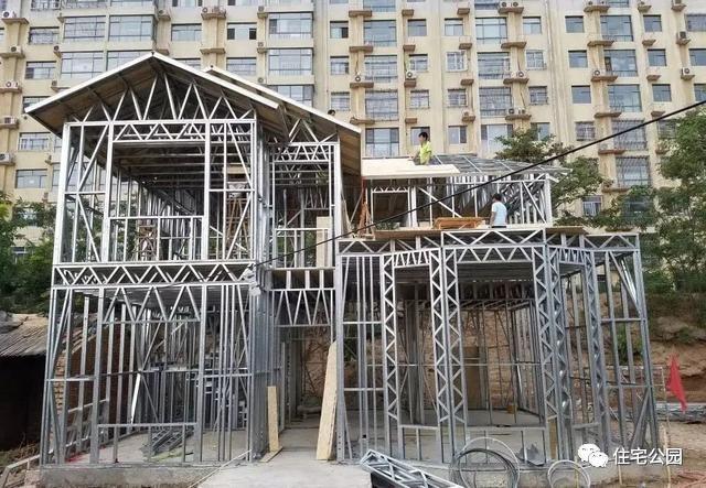 農(nóng)村自建房輕鋼別墅施工過(guò)程實(shí)拍，輕鋼別墅施工沒(méi)想象的難