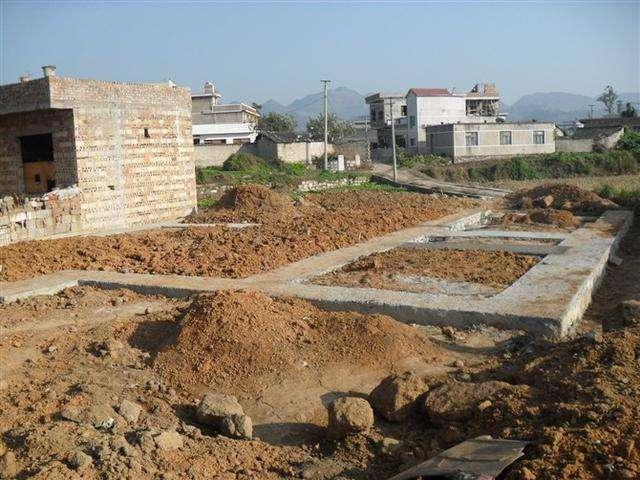 農(nóng)村蓋房子挖地基怎么打結(jié)實？看完你就明白了