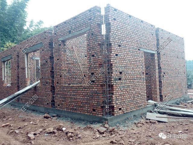 農(nóng)村自建別墅，磚混結(jié)構(gòu)省錢，框架結(jié)構(gòu)貴，是這樣嗎？