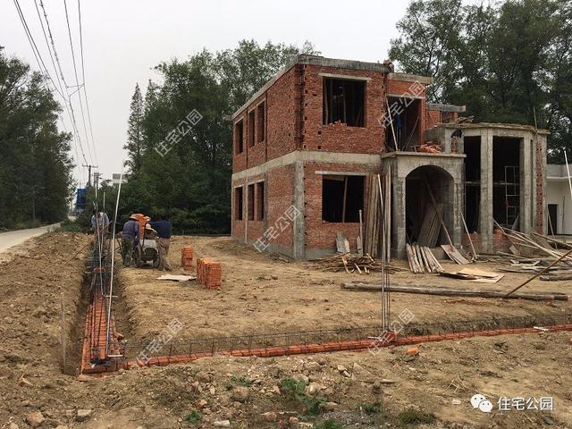 農(nóng)村自建別墅，磚混結(jié)構(gòu)省錢，框架結(jié)構(gòu)貴，是這樣嗎？