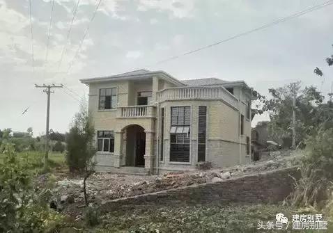 實(shí)拍15棟完工的二層農(nóng)村別墅圖，造價(jià)20左右