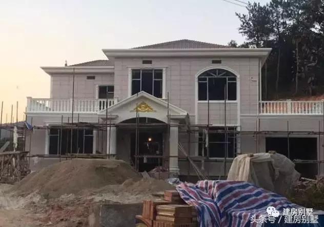 實(shí)拍15棟完工的二層農(nóng)村別墅圖，造價(jià)20左右