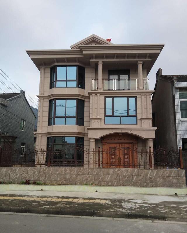 在農(nóng)村自建三層別墅，簡(jiǎn)歐造型能值多少錢！含圖紙