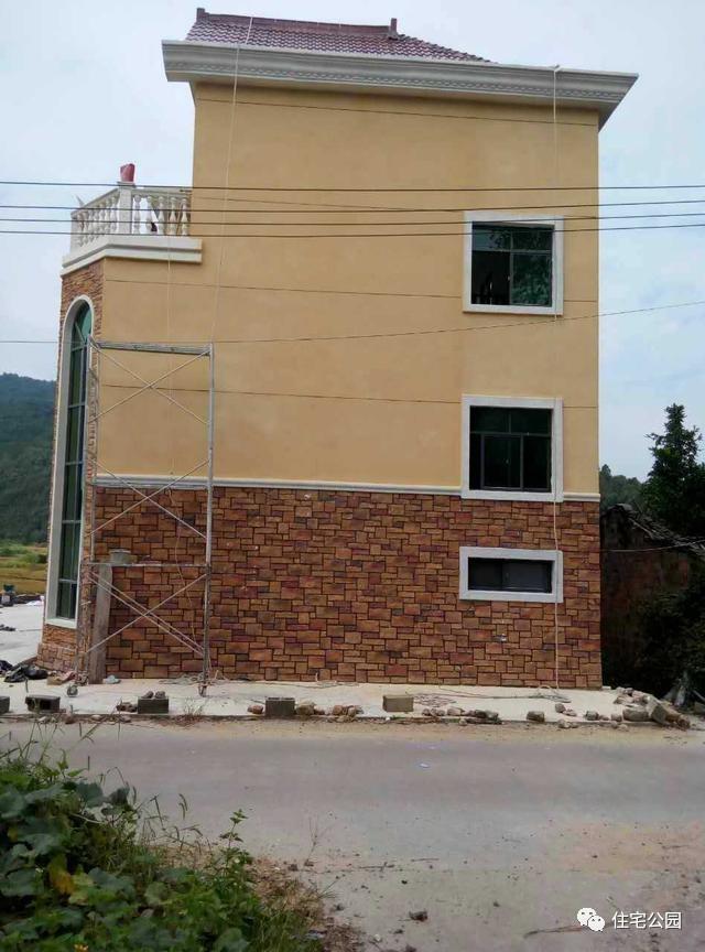 江西網(wǎng)友65萬建別墅，內(nèi)部設計美，外有小溪環(huán)繞！