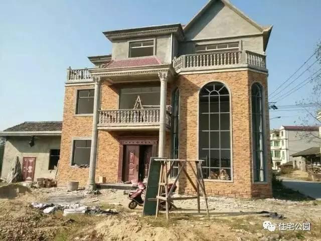 江西網(wǎng)友65萬建別墅，內(nèi)部設計美，外有小溪環(huán)繞！