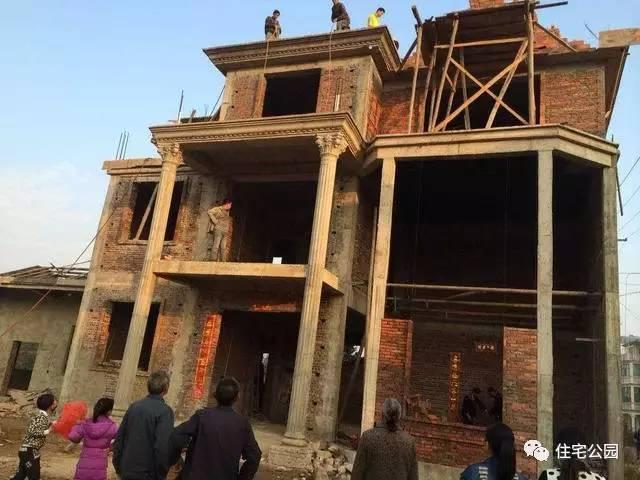 江西網(wǎng)友65萬建別墅，內(nèi)部設計美，外有小溪環(huán)繞！