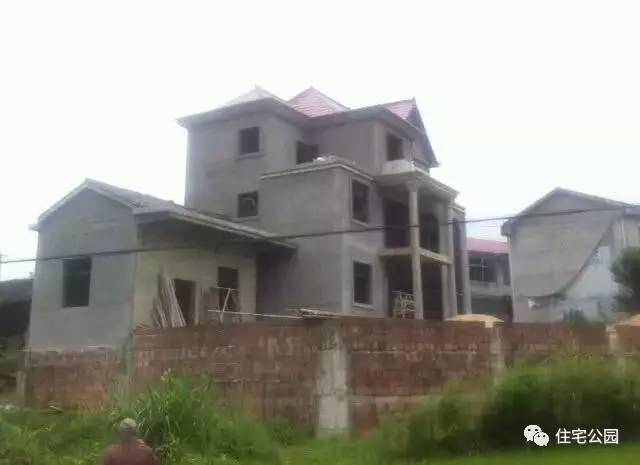 江西網(wǎng)友65萬建別墅，內(nèi)部設計美，外有小溪環(huán)繞！